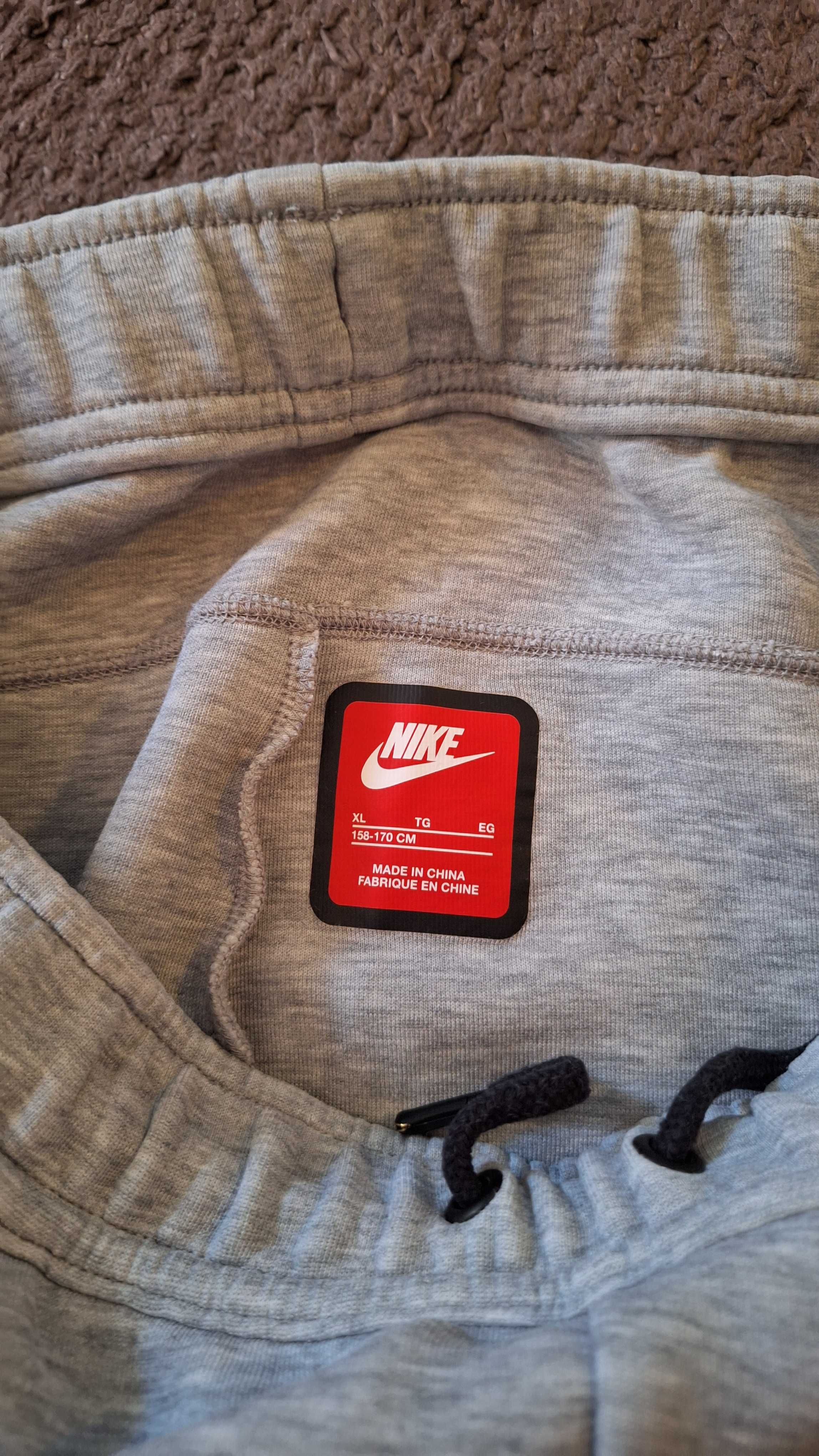 Детски анцунг NIKE TECH FLEECE