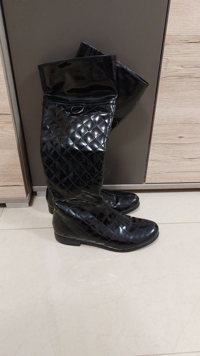 Ботуши равна подметка