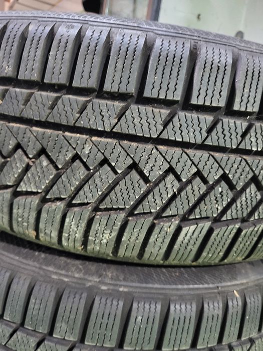 4 бр зимни 215/50/18 Continental