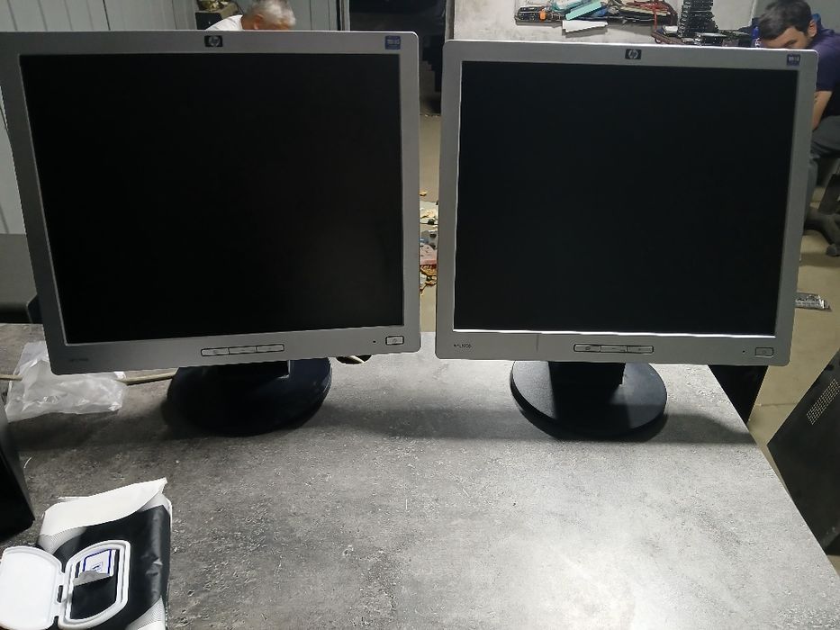 19 kvadrat manitorla sotiladi.