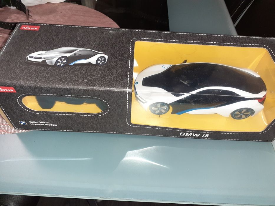 Vând BMW I8 cu telecomanda-nou