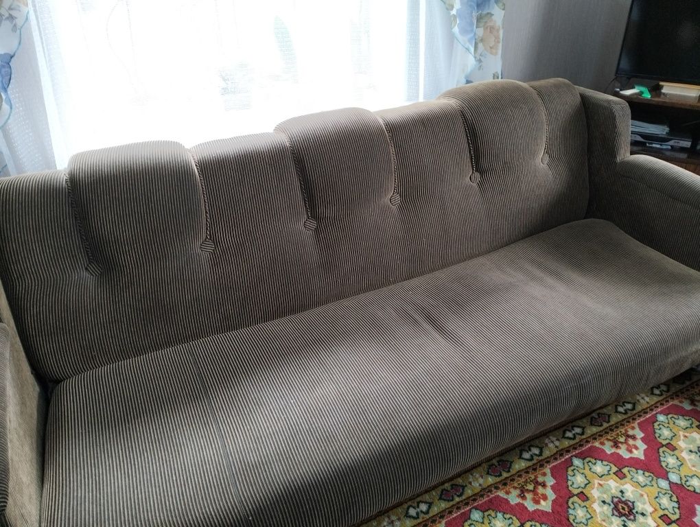 Продам диван б/у в хорошем состоянии