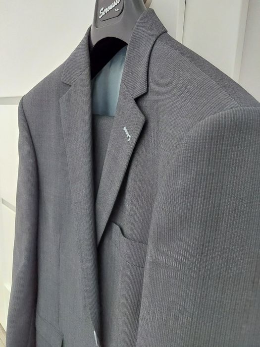 Costum SEROUSSI marime 50, gri cu dungi fine