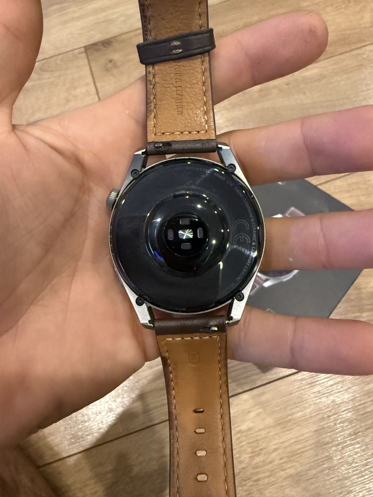 Продавам Huawei Watch 3 Pro – перфектно състояние, с кутия и документи