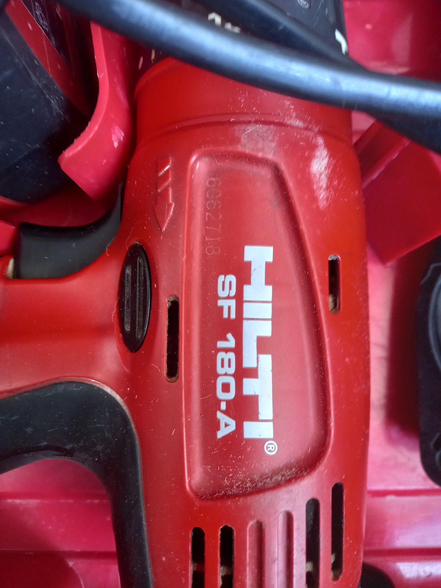 Шуруповёрт HILTI, шуруповёрт HAND, утюг для,труб. Всё б/у.