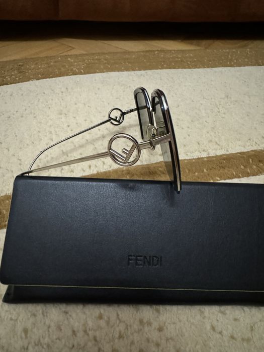 Слънчеви очила на Fendi