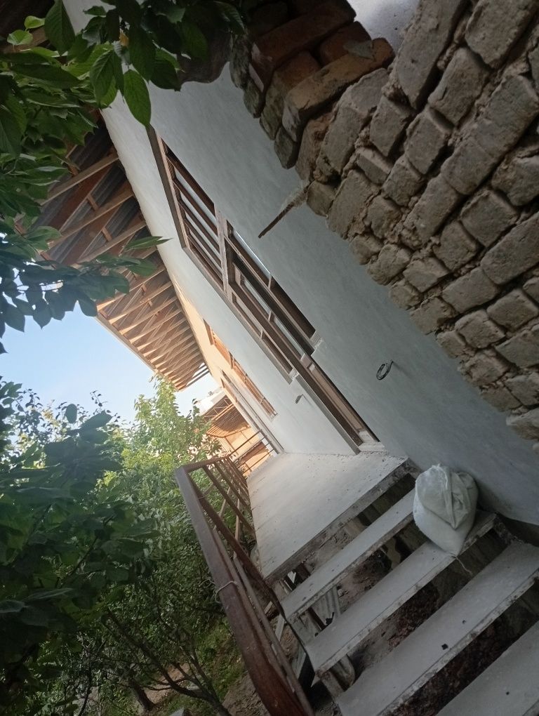 Hovli uy joy sotiladi