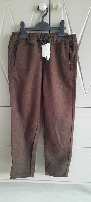 Pantaloni Zara- noi, cu etichetă