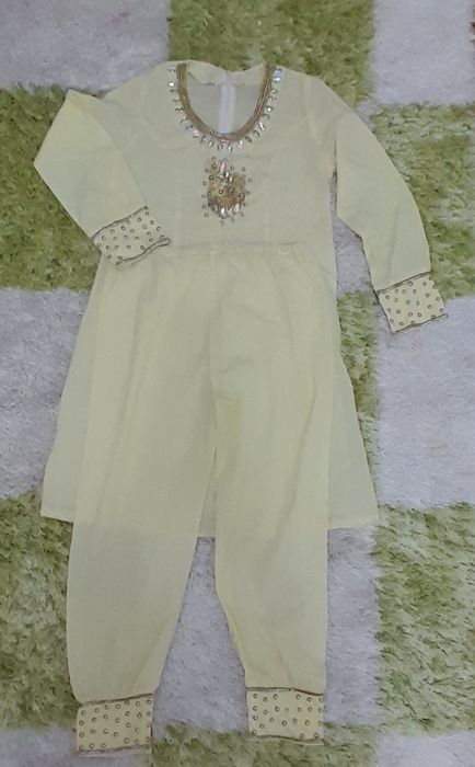 Kelinlar ansambl ko'ylagi sotiladi. Продаю тройку