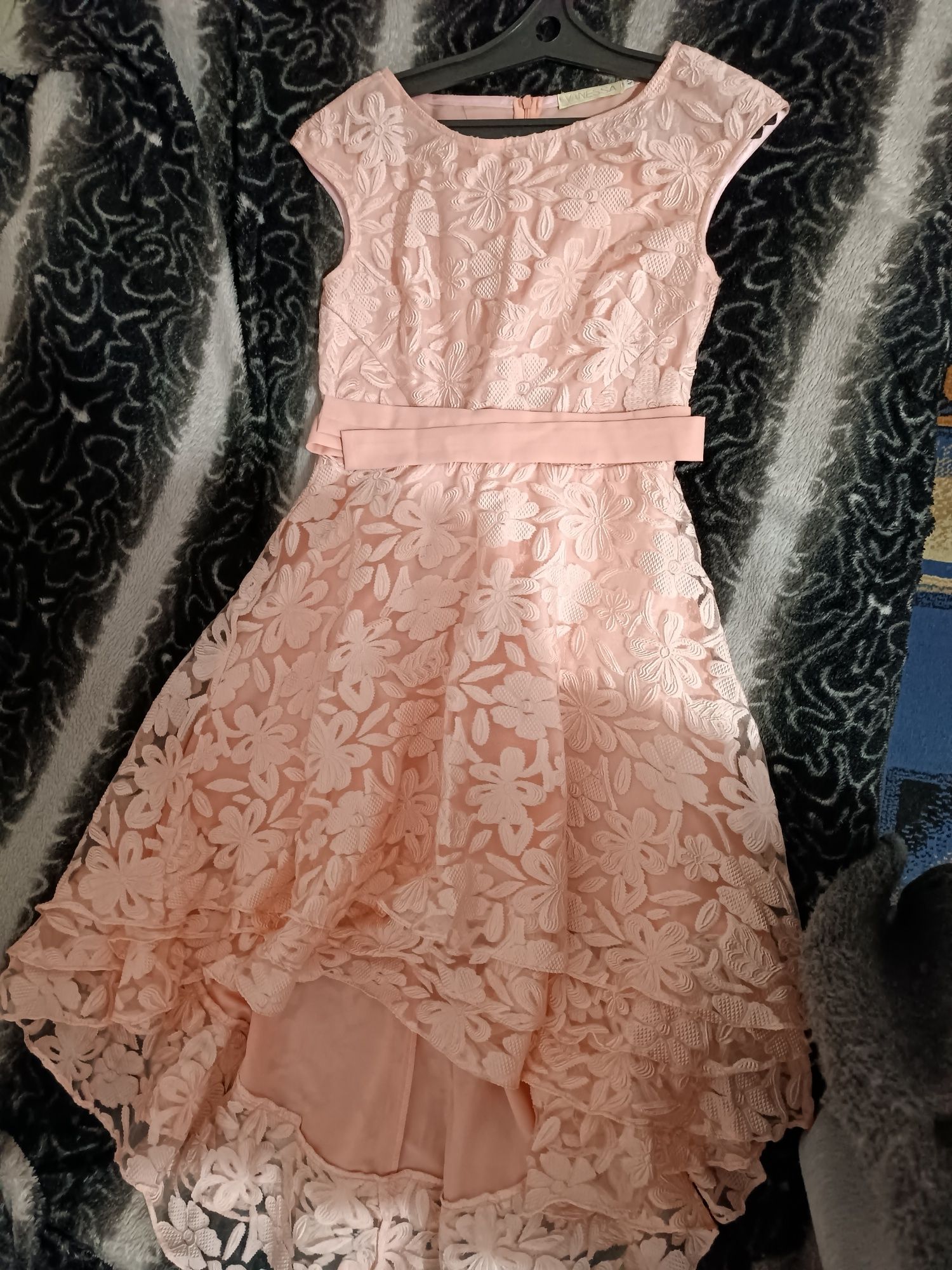 Розовое платье на вечер