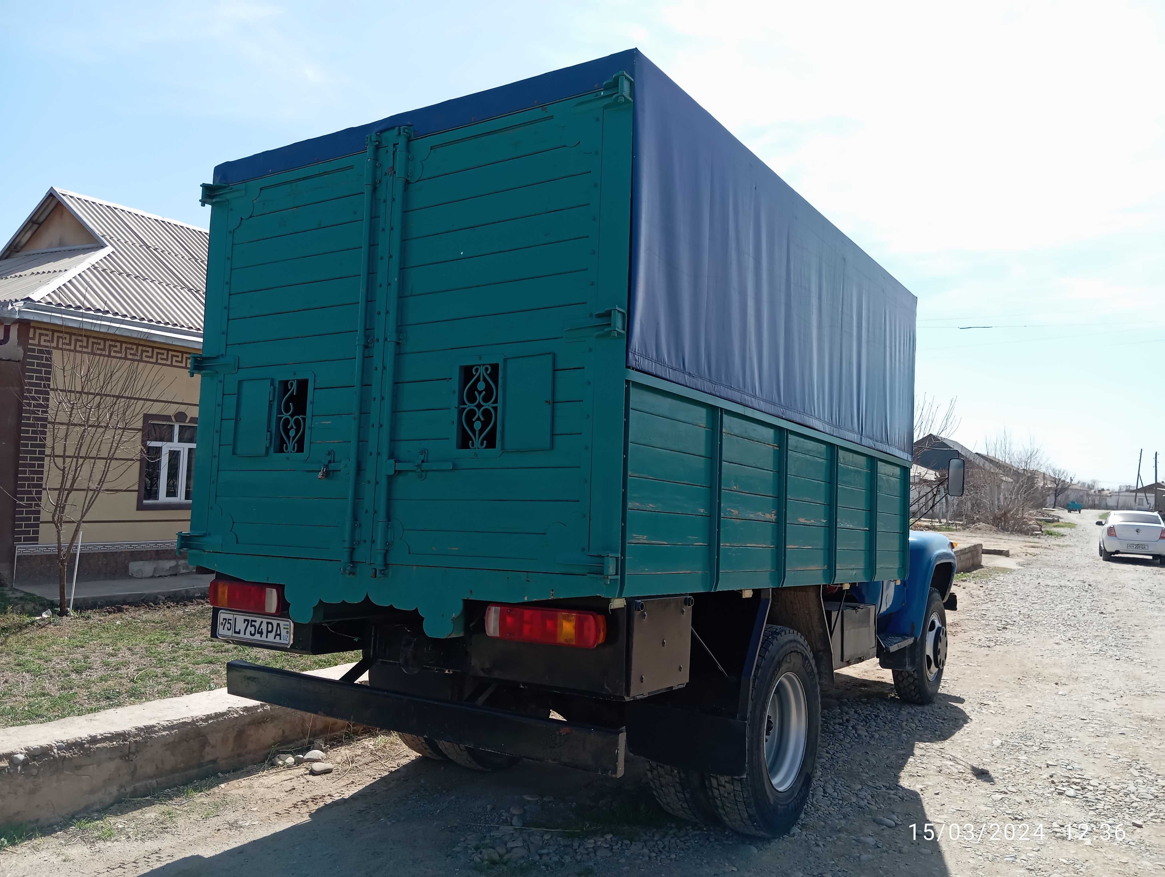 Zil 138 Ural matori beskamer balonlar