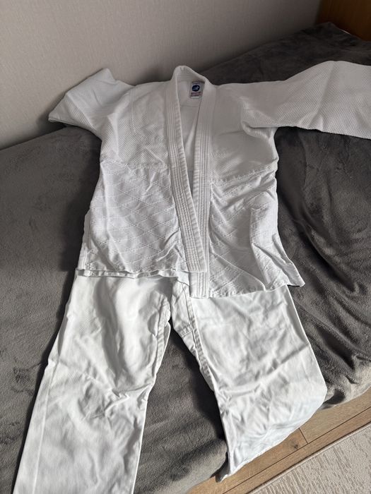 Продам кимоно детское