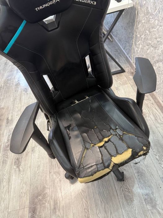 Компьютерное кресло thunderx3