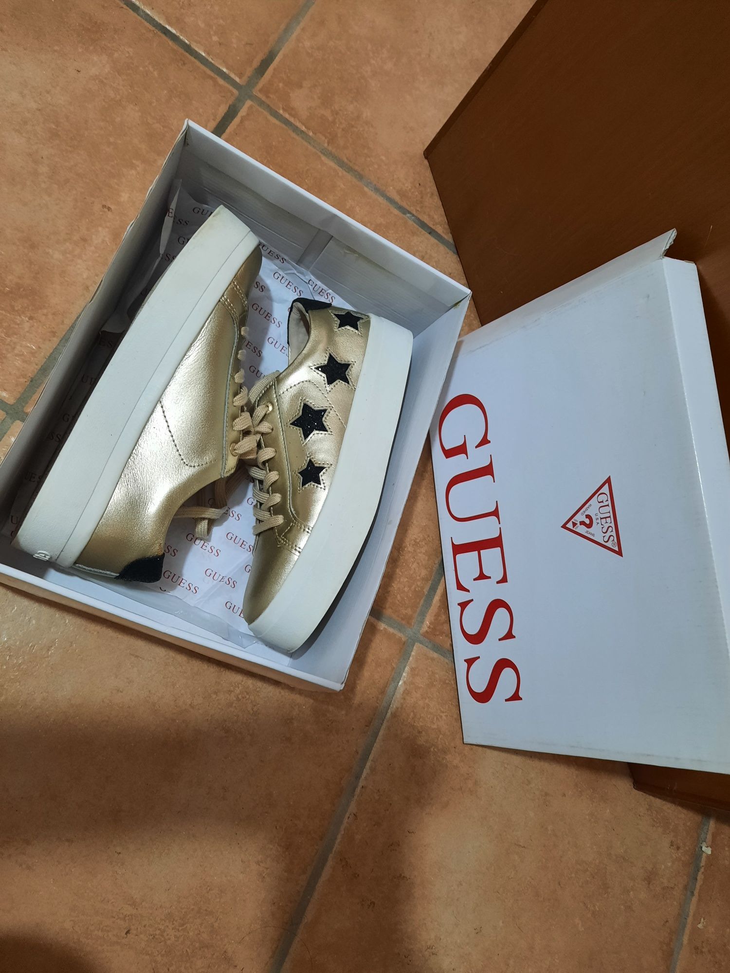 Обувки Guess номер 38