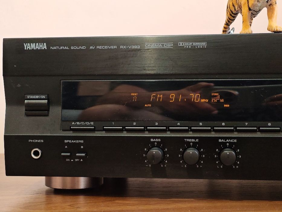 Yamaha RX-V393. A/V 5.1 channel. Sunet analogic superb. Preț fix !
