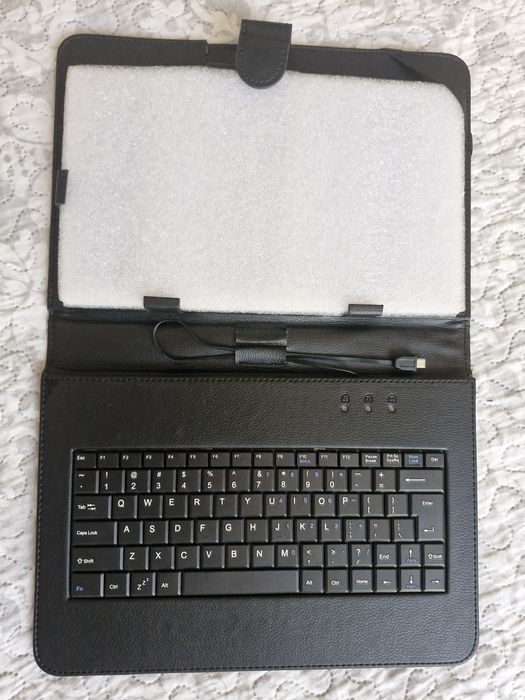 Калъф за таблет с клавиатура