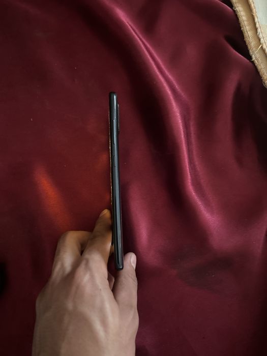 Самсунг А51 идеалном состаяние каробка все есть