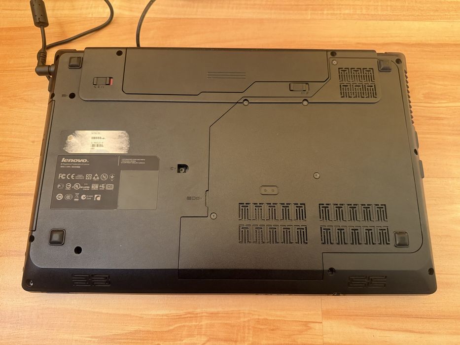 Лаптоп Lenovo G570 i3-2350M /8GB RAM/240GB SSD