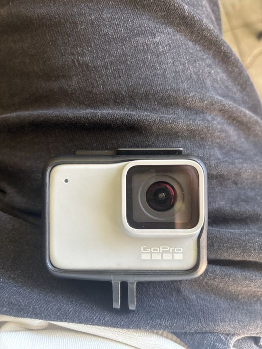 Go pro hero 7 white подарък карта памет 128гб Перфектно