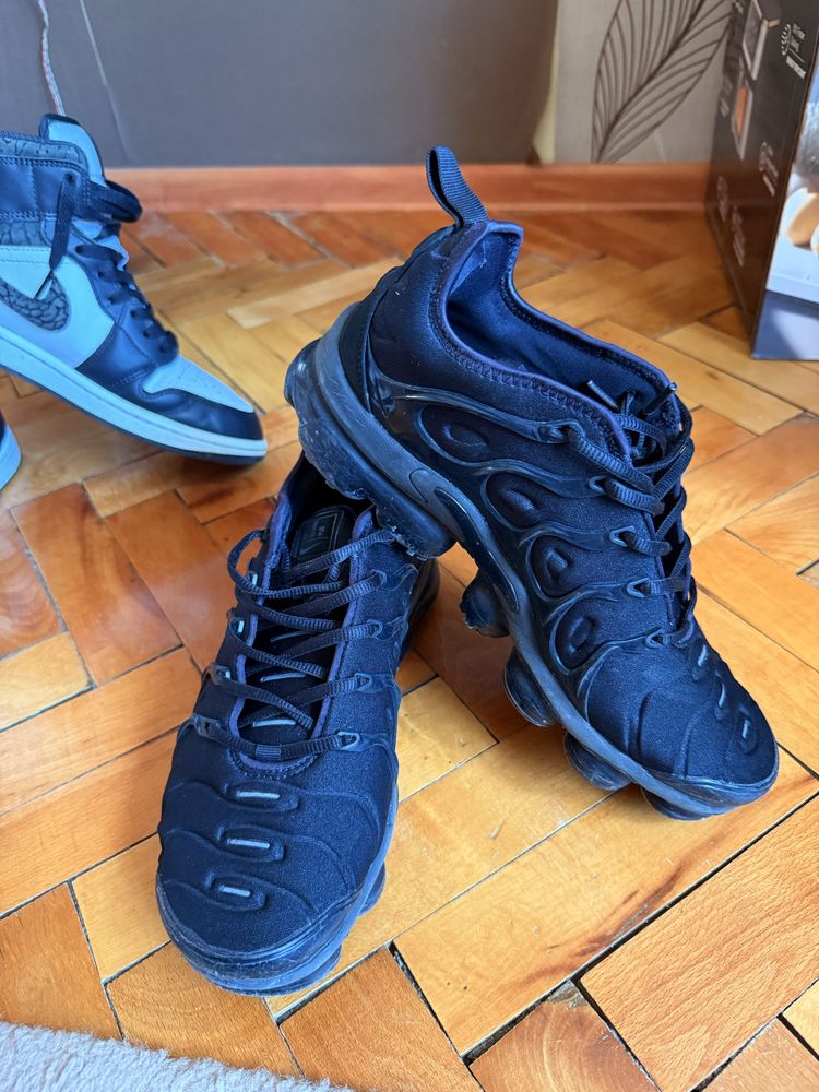 Обувки jordan 1; jordan 3; nike vapormax