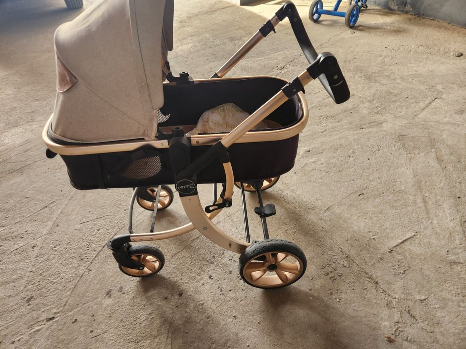 Болалар коляскаси сотилади