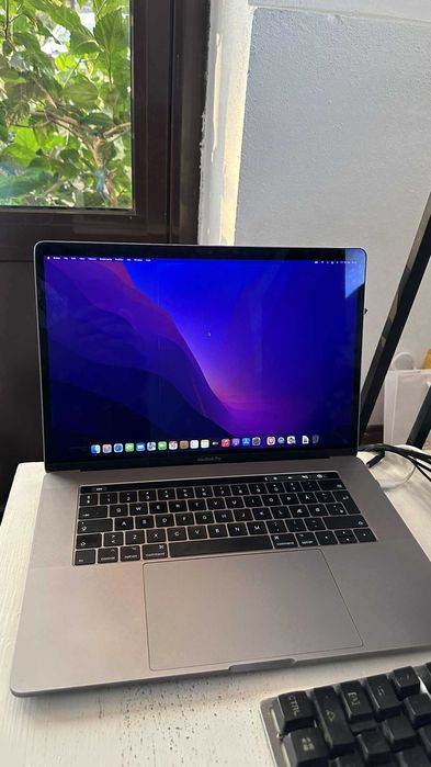 Macbook Pro 15 , I7 quad core  16 GB ram A1707