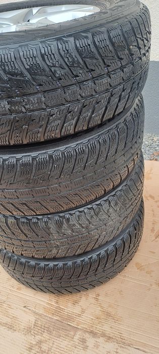 Jante aliaj Hyundai IX 35 R16 cu anvelope iarna Nokian 215/70/16