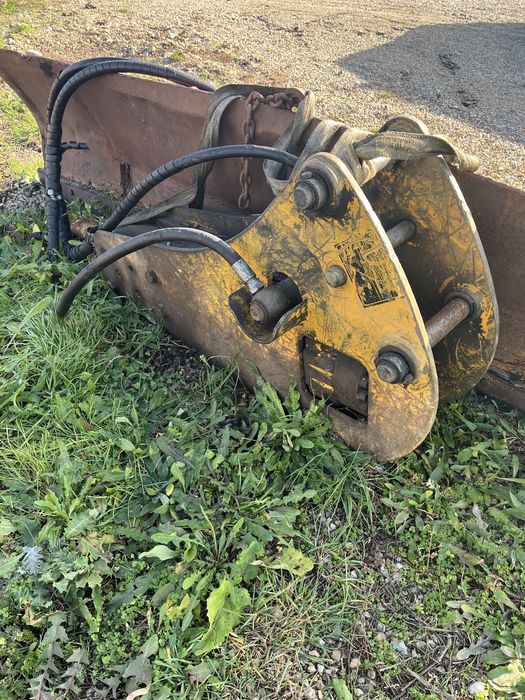 Picon / Ciocan hidraulic JCB si cupa trapezoidala rigole buldoexcavato