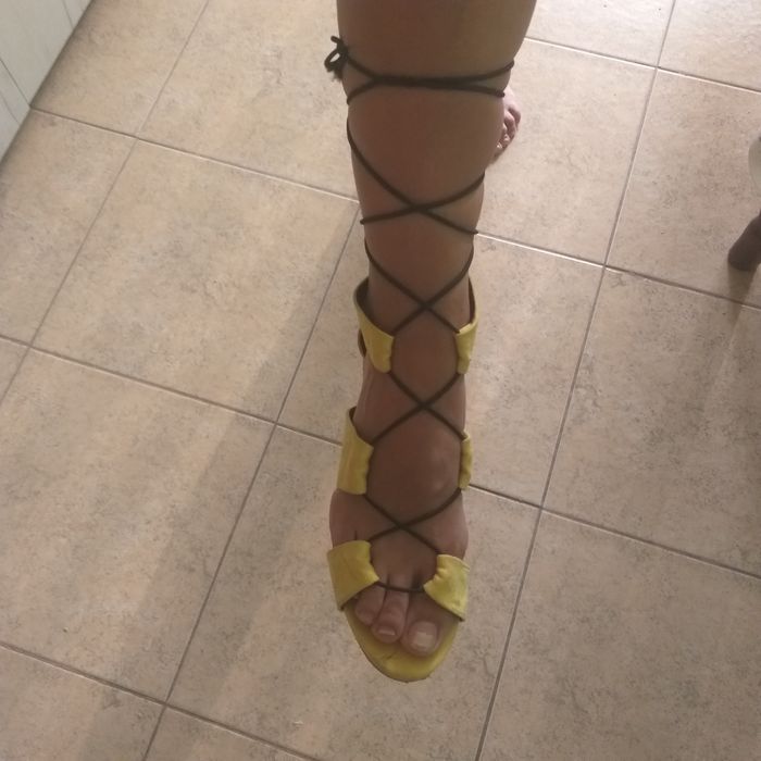 Летни жълти сандали
