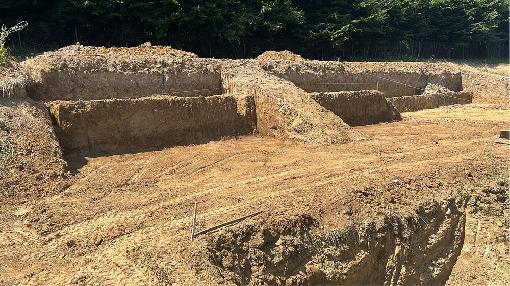 Inchiriez miniexcavator, miniexcavator de inchiriat