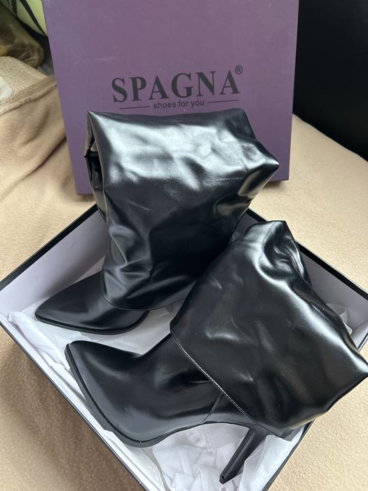 Високи ботуши, ботуши на висок ток, широки ботуши