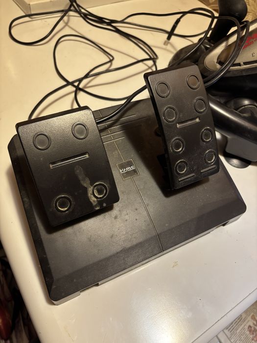 Vand Xbox 360 cu pedale si volan