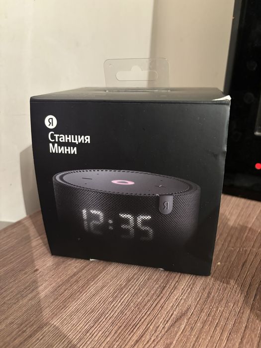 Продаю Алиса Мини с часами (Яндекс Станция Мини 2)