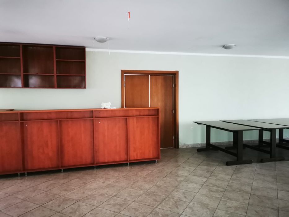 Vand spatiu comercial/industrial.