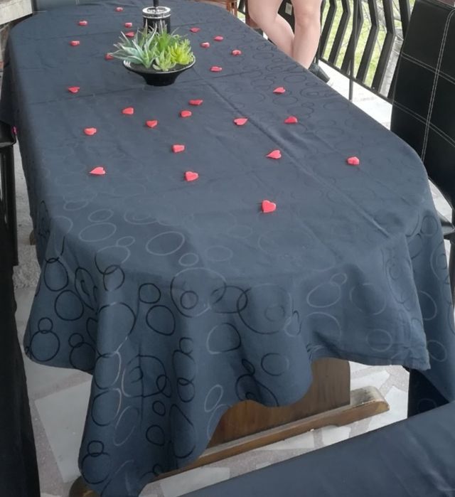 Голяма дървена маса