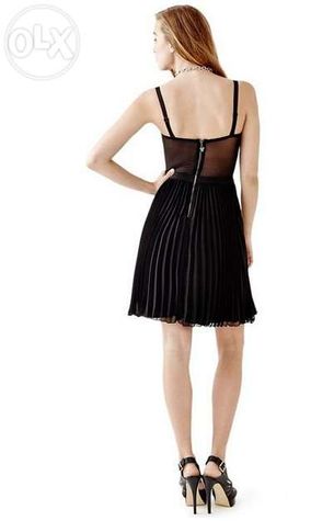 Rochie club Guess cu corset si pliseuri.