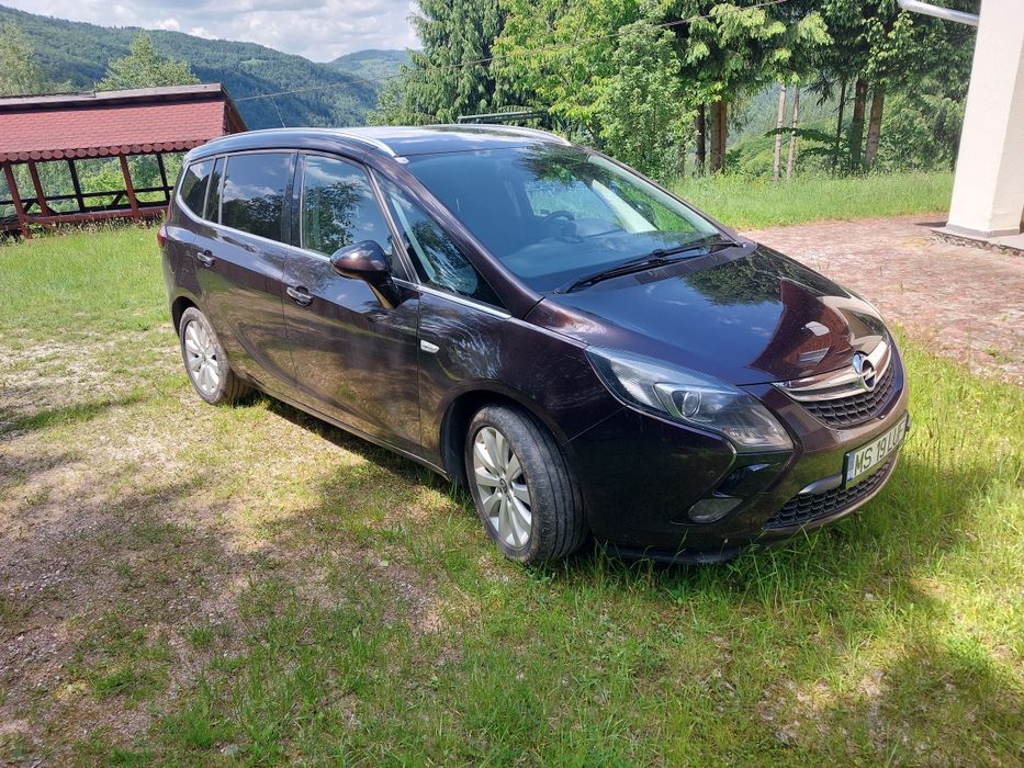 Vând Opel Zafira Tourer