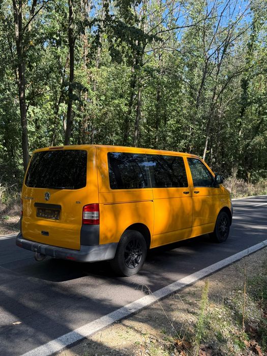 Vând Volkswagen t5 anul 2011 motor 2000 TDI 8+1