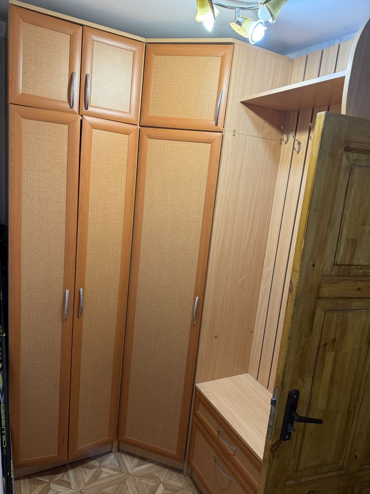Продам шкаф в прихожую
