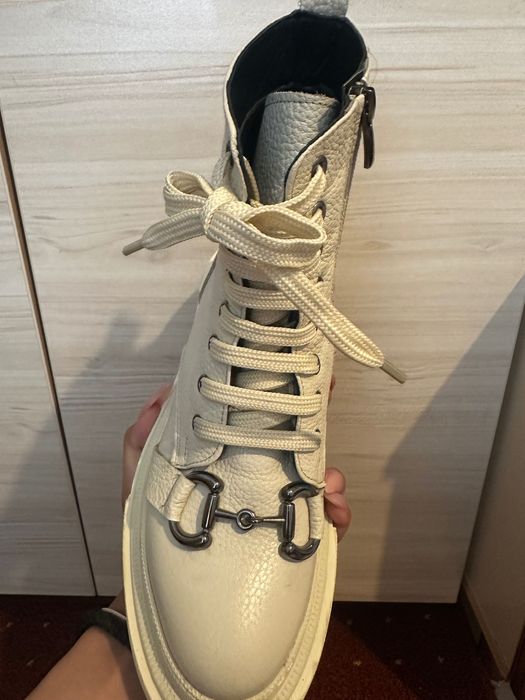 Обувки от естесвена кожа