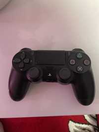 Vand controler ps4 in stare foarte buna