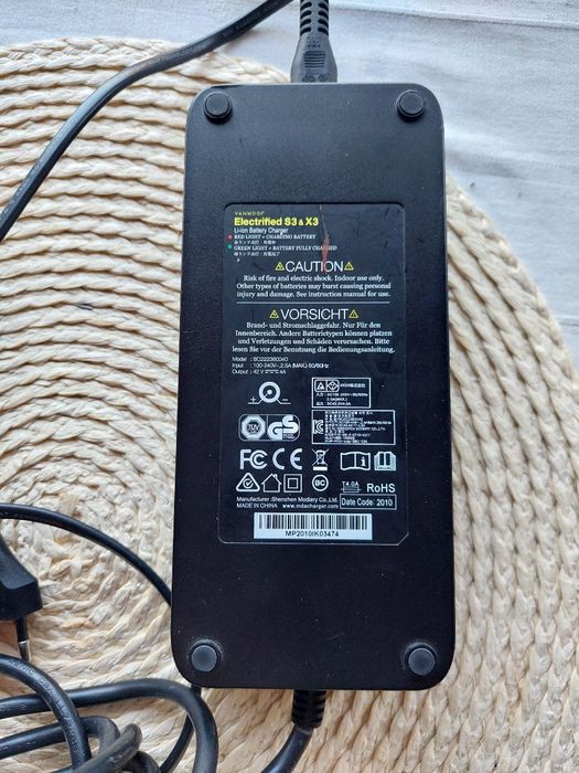 Incarcator baterie 36v