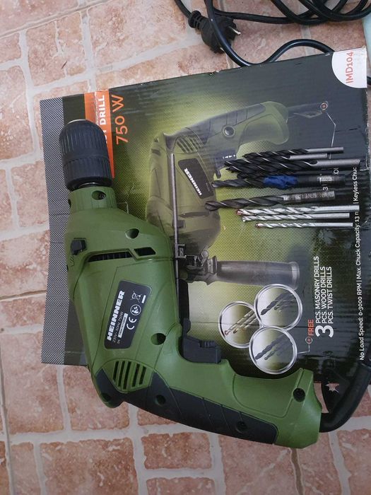Masina de gaurit (bormasina) cu percutie Heinner, 750w  + 9 burghie