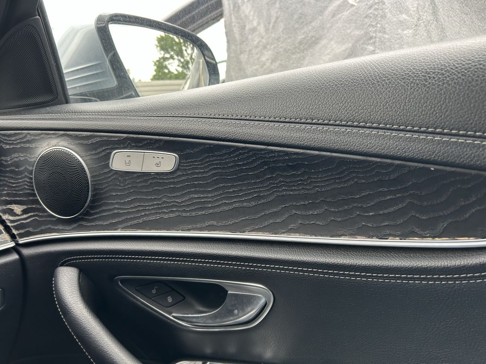Trimuri lemn  uși interior Mercedes W213