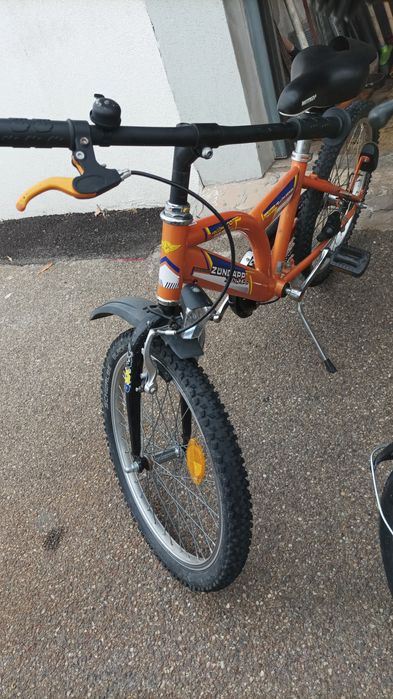 De vânzare trei biciclete