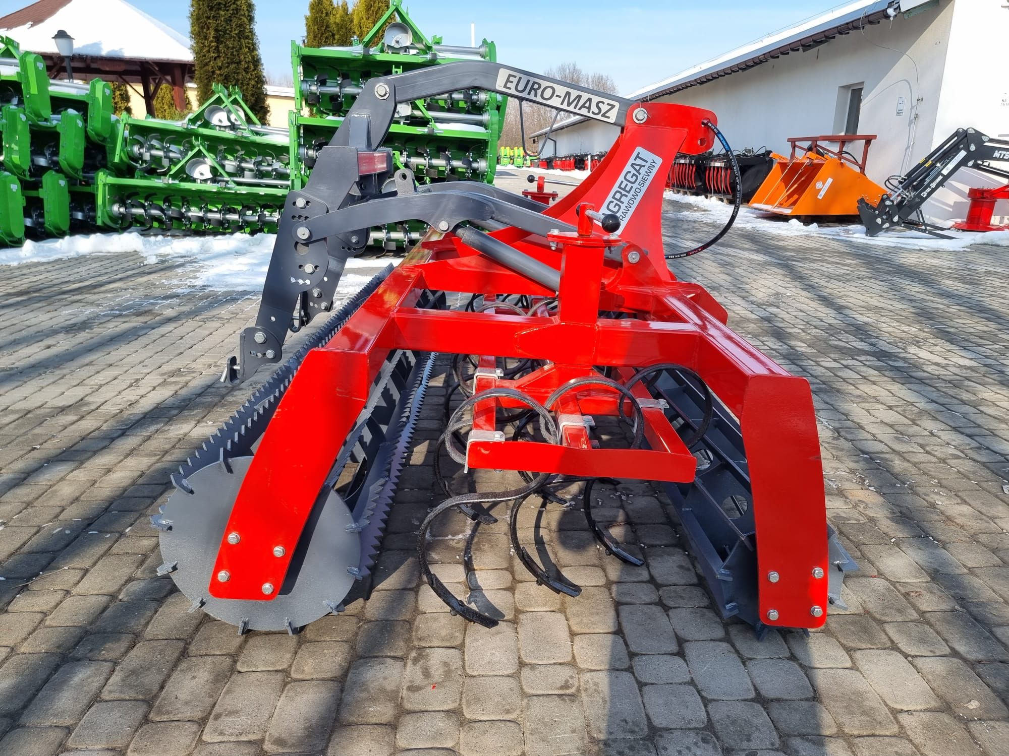 combinator cultivator cu hydropak colt simple