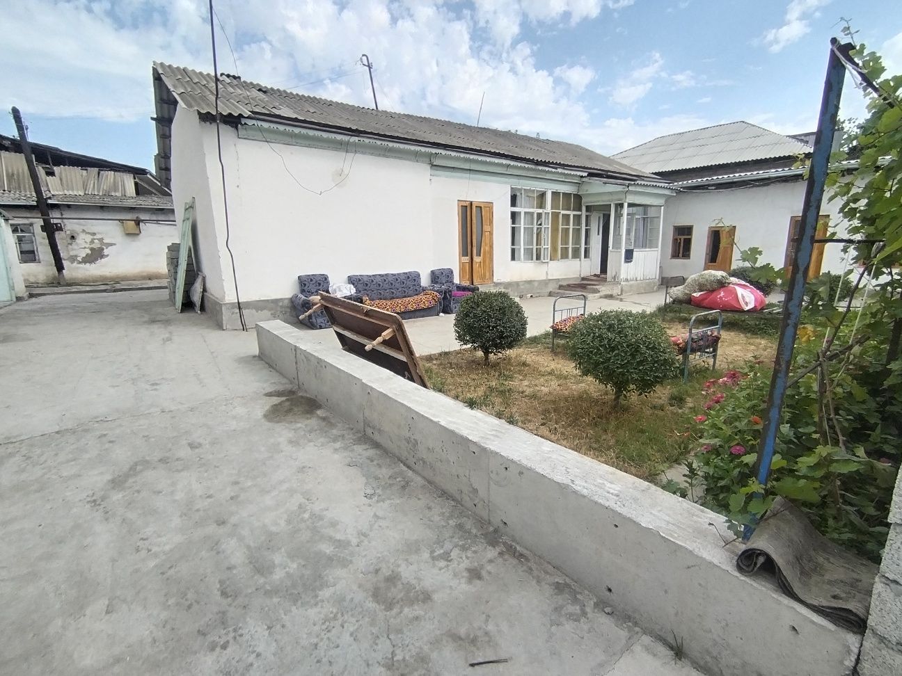 Uy sotladi 3.80sotxli 4 xona