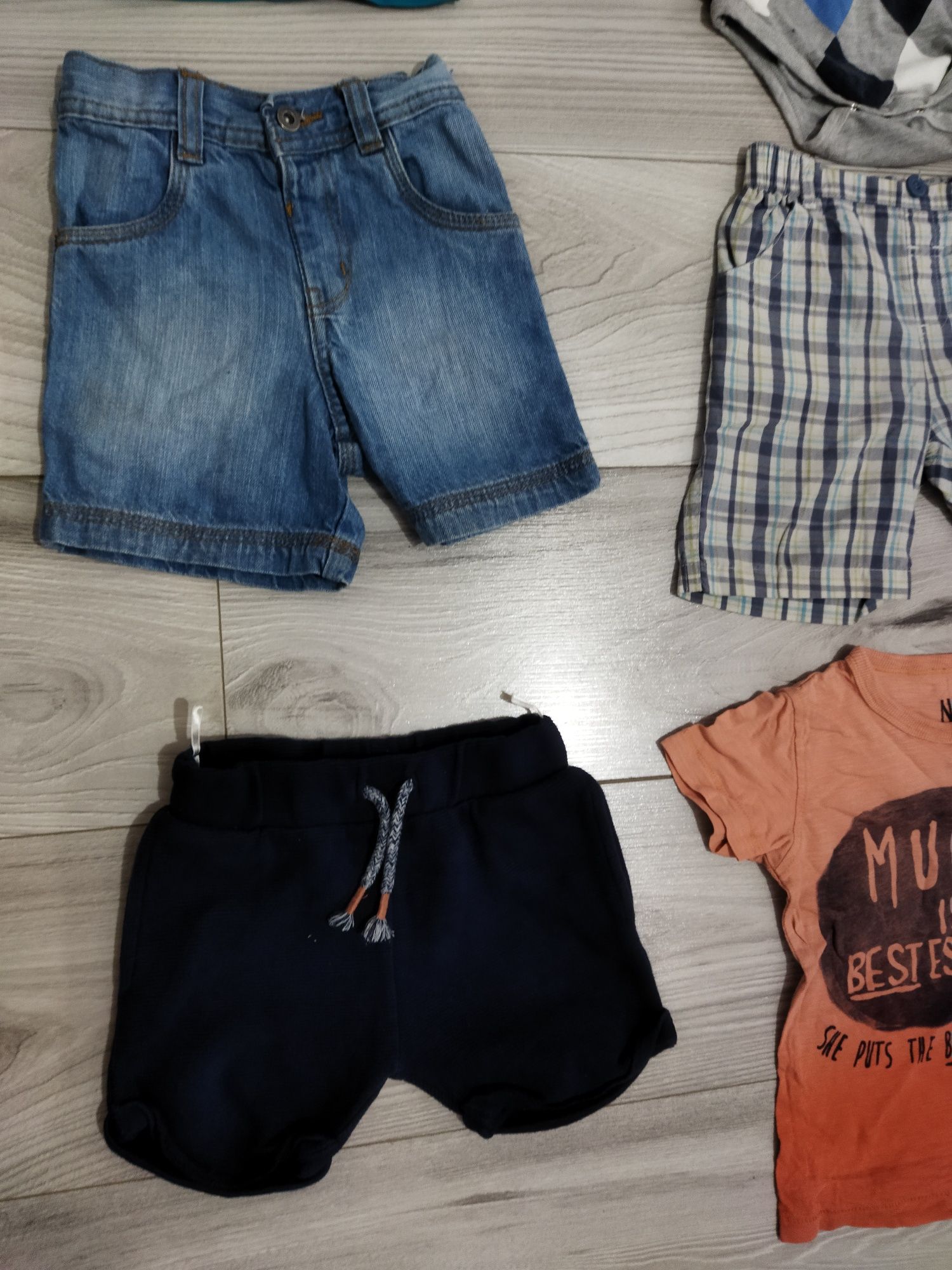 Lot ieftin tricouri pantaloni de vara băiat 12-18 luni mărimea 86