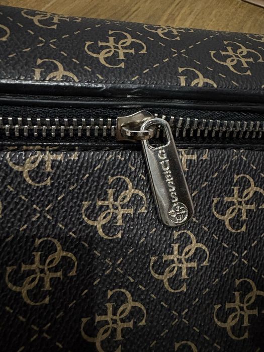 Дамска чанта Guess