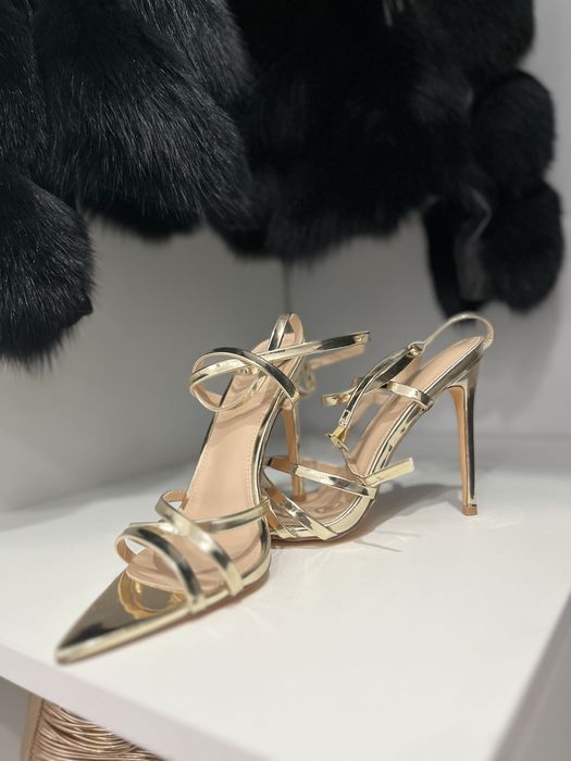 Sandale aurii varf ascutit